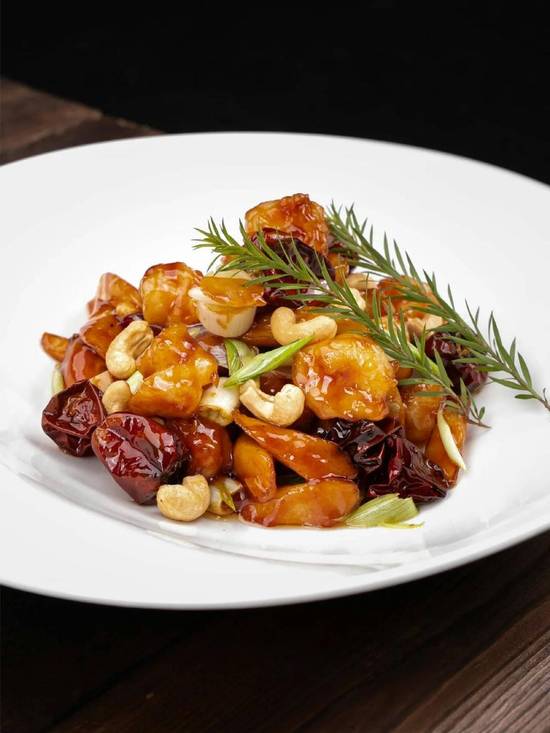 Kung Pao chicken and shrimp balls / 宫保鸡虾球